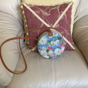 WHITE HANDCRAFTED CROSSBODY PURSE